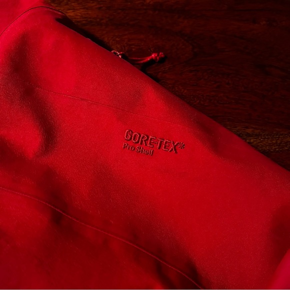 Arc’teryx Alpha SV Men’s Small - Picture 2 of 13